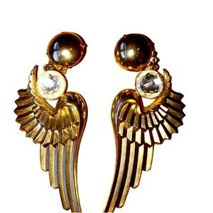 Angel wings gold for pierced ears.